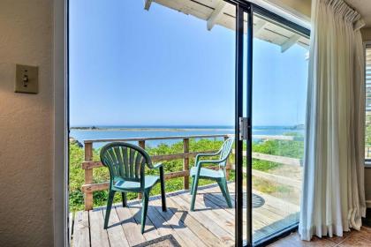 Smith River Vintage Cabin with Oceanfront Deck and Views! - image 8