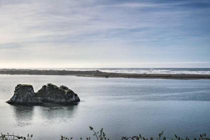 Rustic Coastal Smith River Cottage with Ocean Views! - image 8