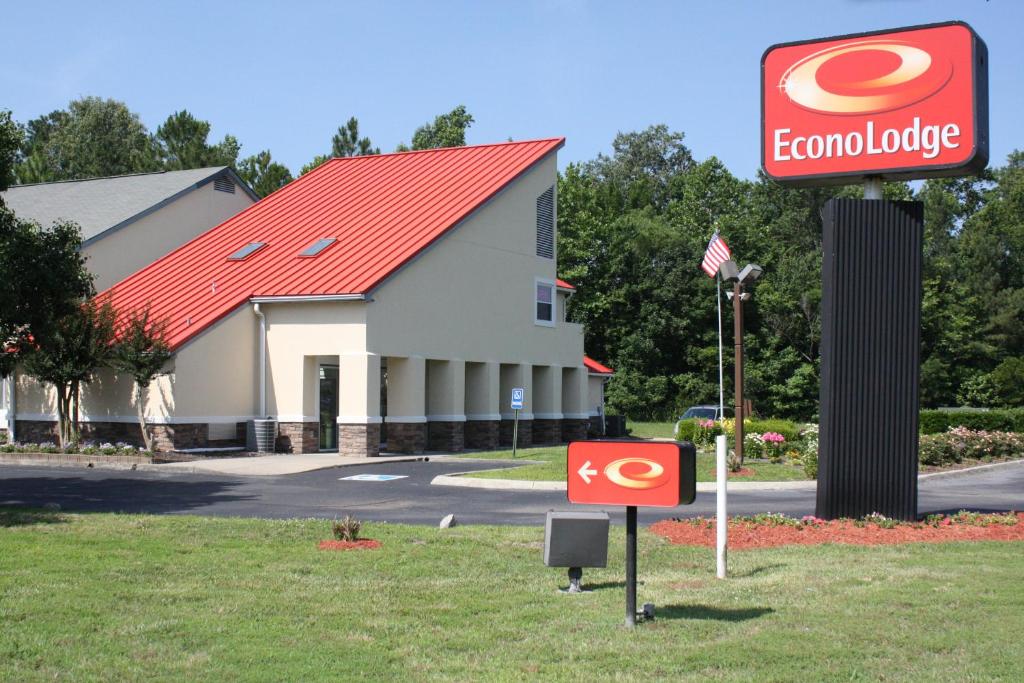 Econo Lodge Inn & Suites Carrollton - Smithfield - image 3