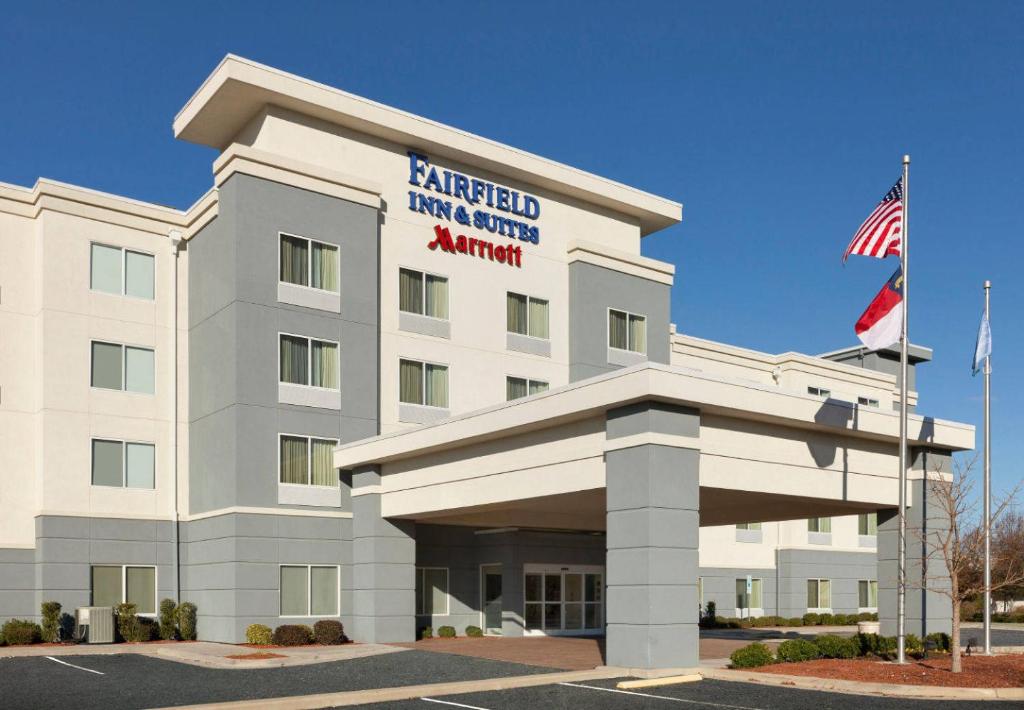 Fairfield Inn & Suites by Marriott Smithfield - main image