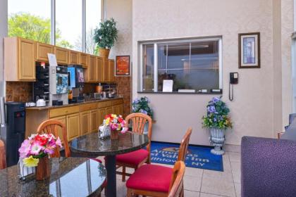 Americas Best Value Inn Smithtown/Long Island - image 7