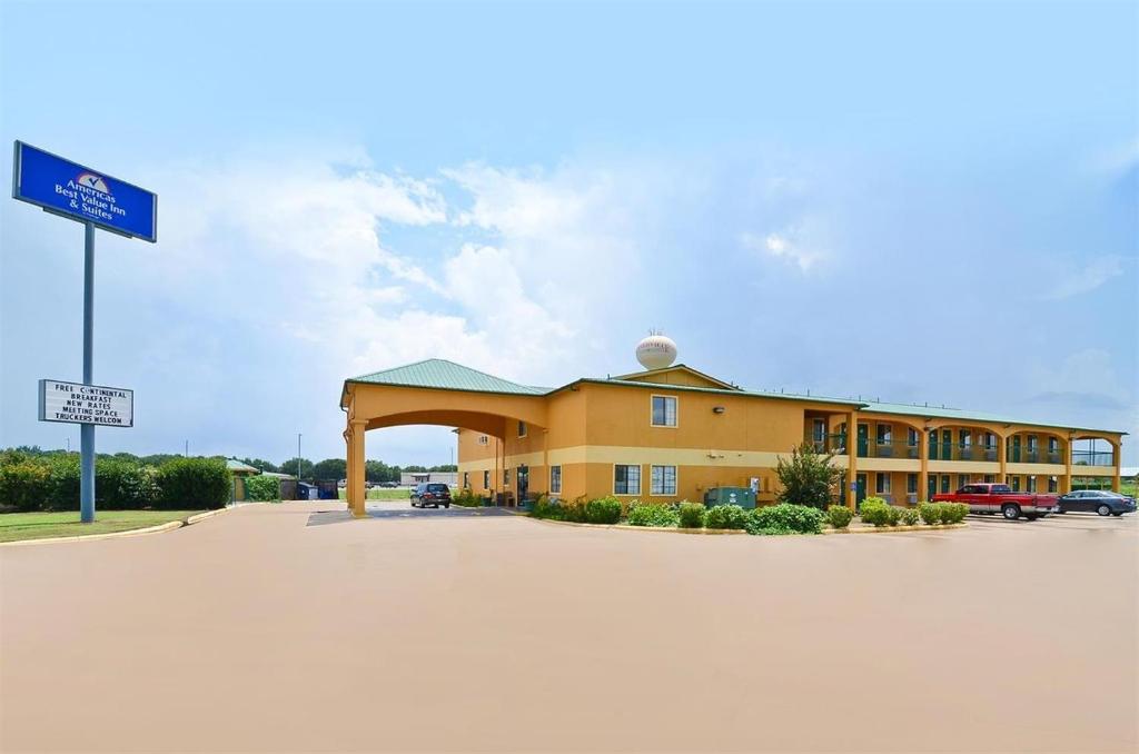 Pine Point Inn & Suites - main image