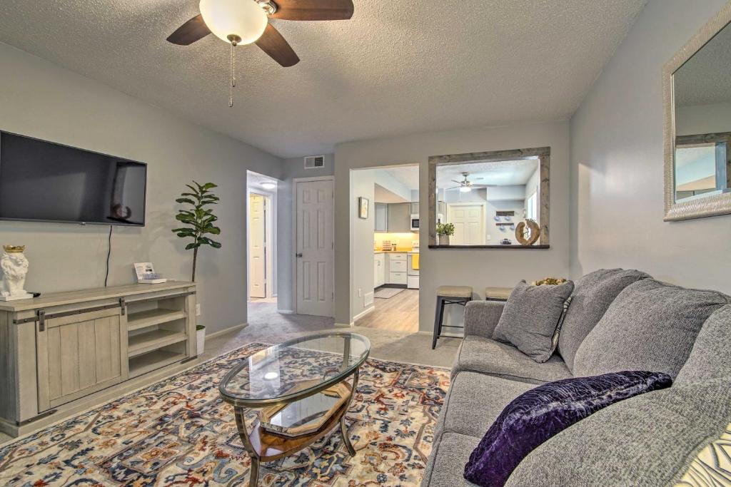 Cozy 2nd-Floor Apartment Near Smithville Lake - main image