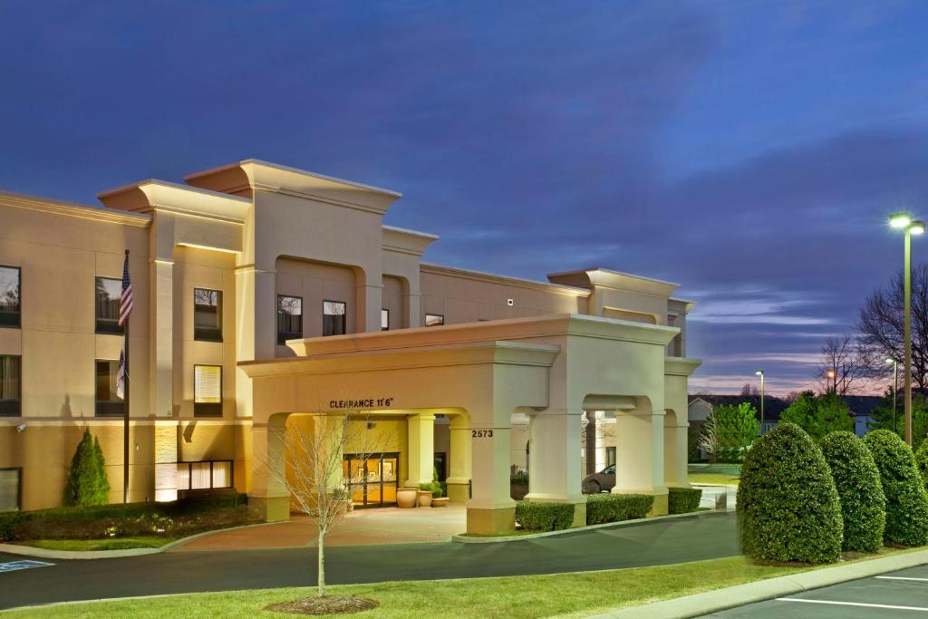 Hampton Inn & Suites Nashville-Smyrna - image 6