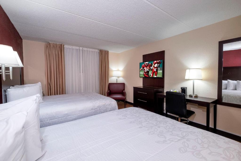 Red Roof Inn PLUS+ & Suites Atlanta-Cumberland/Vinings - image 7