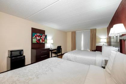 Red Roof Inn PLUS+ & Suites Atlanta-Cumberland/Vinings - image 8