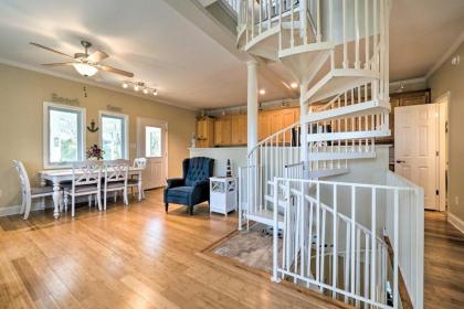 Bright Cape Cod-Style Home - 6 Mi to Topsail! - image 6