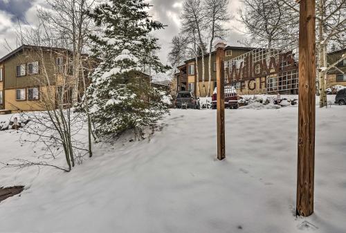 Ski-In and Out Snowmass Condo with Community Hot Tub! - image 2