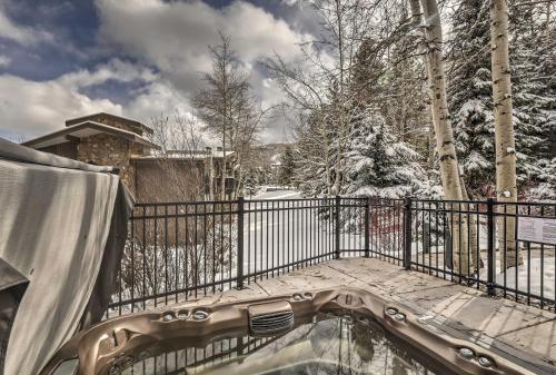 Ski-In and Out Snowmass Condo with Community Hot Tub! - image 5