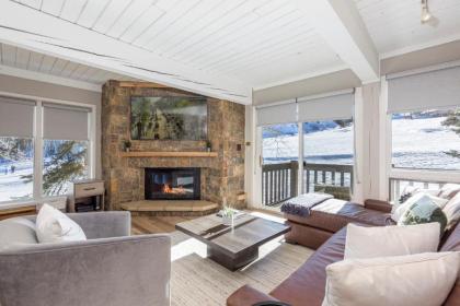 True Ski-In Ski-Out Stunning Mountain Views! - image 9