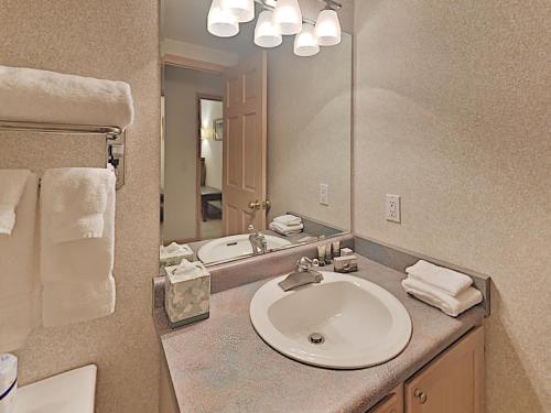 Timberline Condominiums 1 Bedroom Unit A1B - image 3