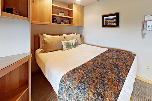 Timberline Condominium Studio Unit 116 - main image