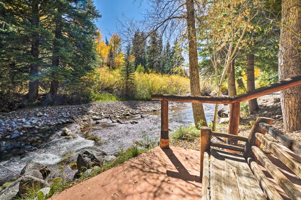 Charming Creekside Snowmass Studio 15 Mi to Aspen - main image