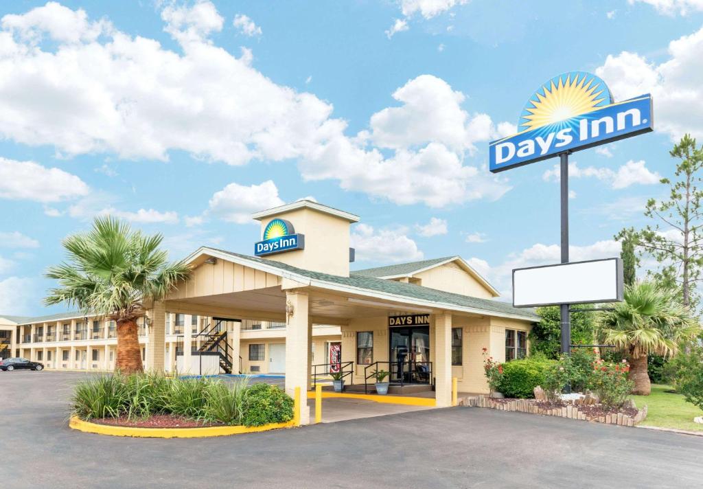 Days Inn by Wyndham Snyder - main image