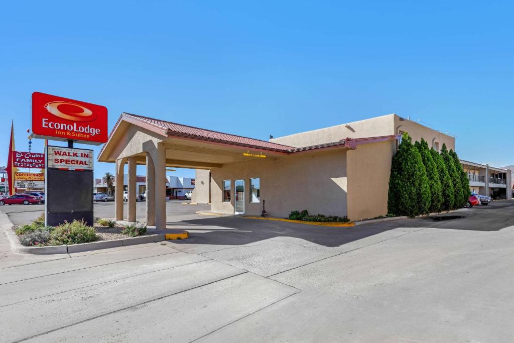 Econolodge Inn & Suites - main image