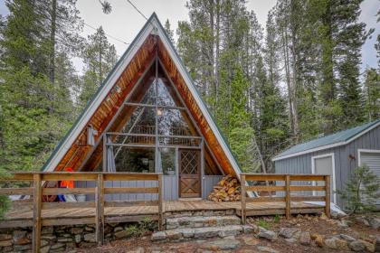 Cozy mountain Escape in the Sierras Soda Springs