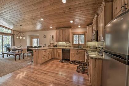 Private Cabin Near Donner Lake and Ski Resorts! - image 3