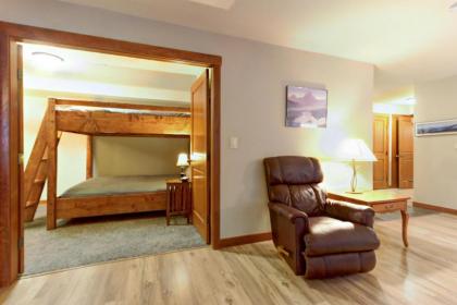 Eagle Springs East 207: Resting Moose Suite - image 6