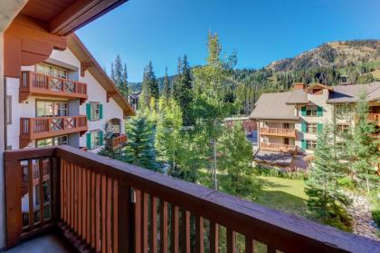 Powderhorn Lodge 408: Rustic Mountain Suite - image 1