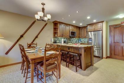 Powderhorn Lodge 408: Rustic Mountain Suite - image 10