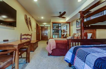 Powderhorn Lodge 408: Rustic Mountain Suite - image 12