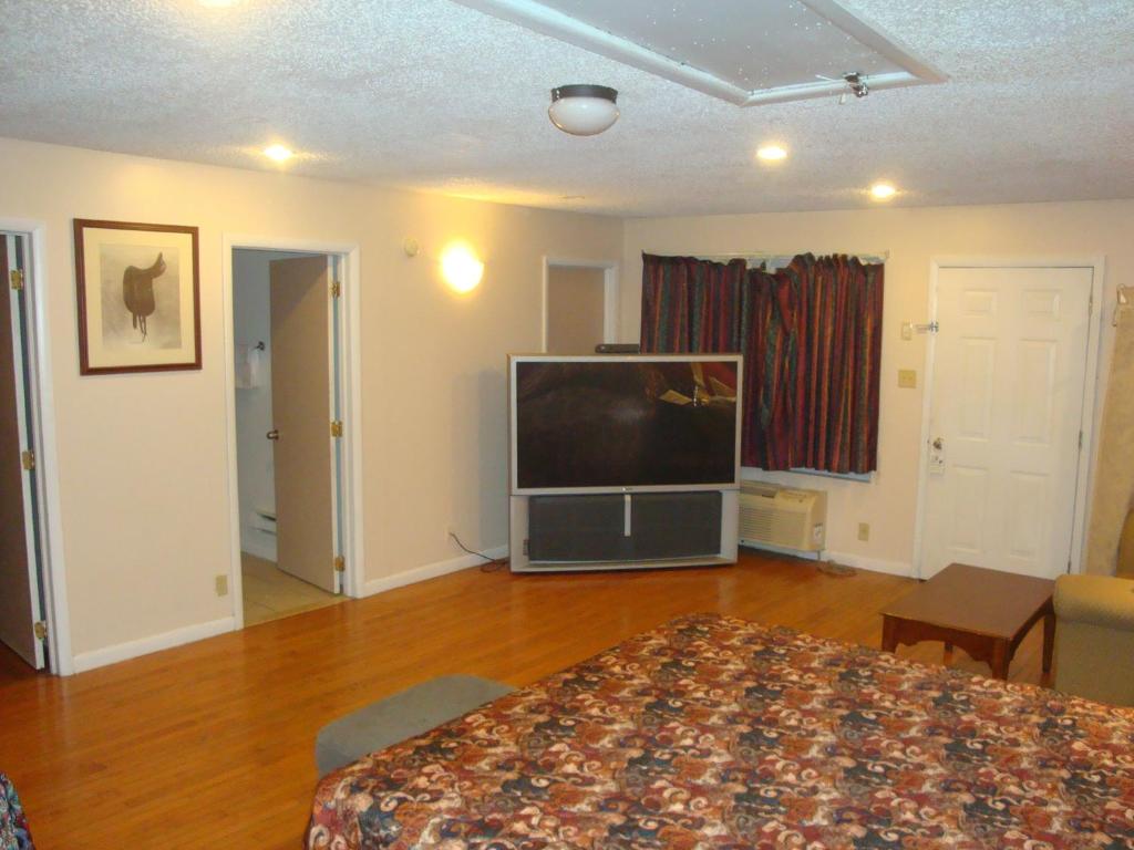 Economy Motel Inn and Suites Somers Point - image 2