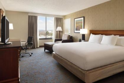 DoubleTree by Hilton Hotel & Executive Meeting Center Somerset - image 11