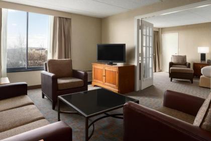 DoubleTree by Hilton Hotel & Executive Meeting Center Somerset - image 17