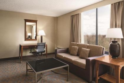 DoubleTree by Hilton Hotel & Executive Meeting Center Somerset - image 7