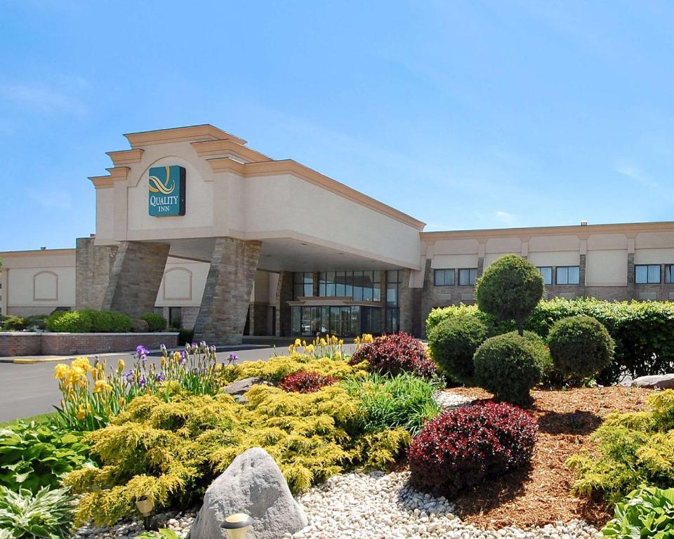 Quality Inn and Conference Center Somerset - main image