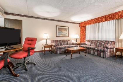 Quality Inn and Conference Center Somerset - image 3