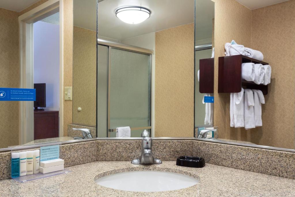 Hampton Inn Somerset - image 4