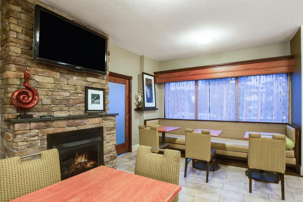 Hampton Inn Somerset - image 7