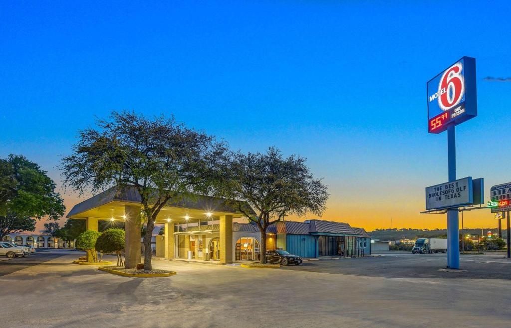 Motel 6-Sonora TX - main image