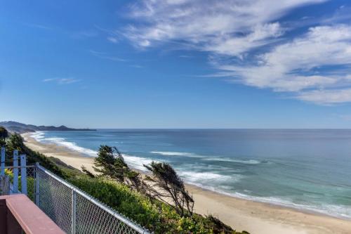 Beverly Beach Whale Lookout - main image