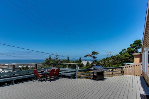 Newport's Cypress Oceanview Home - image 5