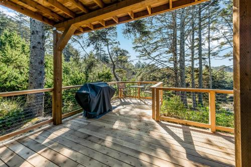 Yaquina Lighthouse View Beach Home - image 4