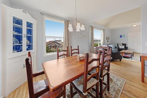 3 Bed 2 Bath Vacation home in Newport - main image