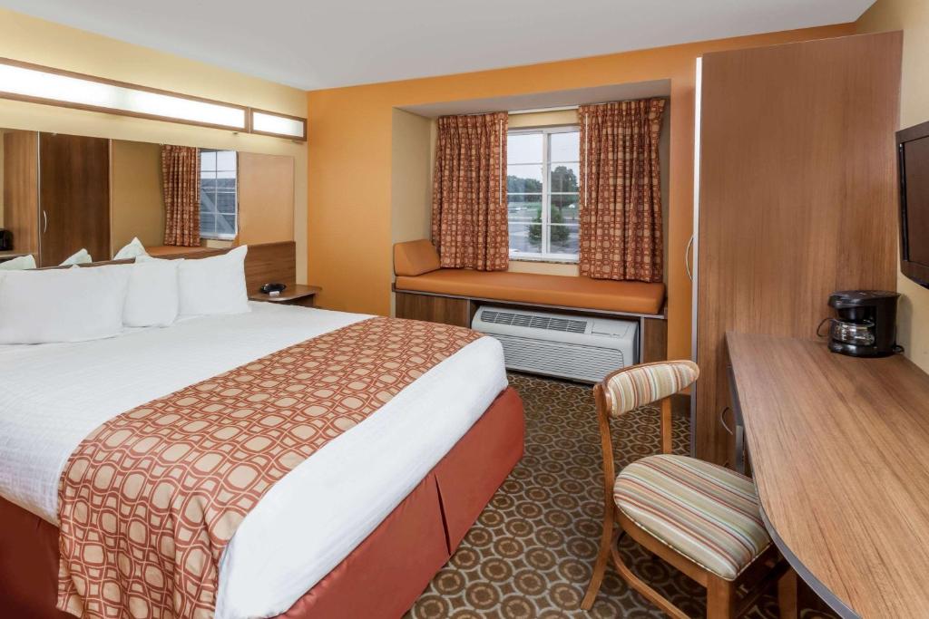 Microtel by Wyndham South Bend Notre Dame University - image 6