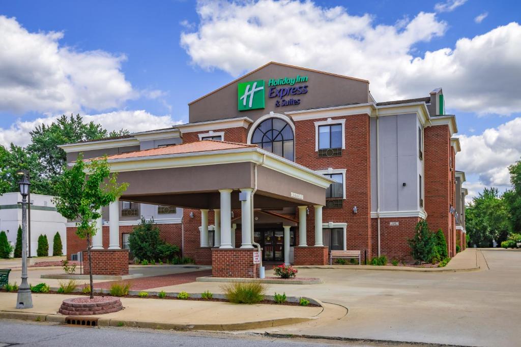 Holiday Inn Express & Suites - South Bend - Notre Dame Univ. - main image