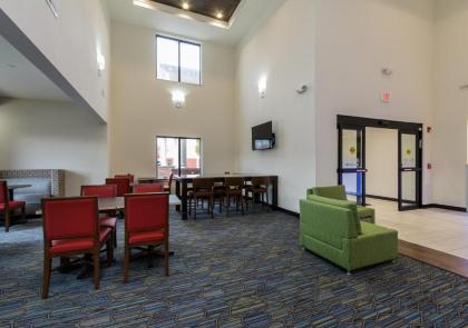 Holiday Inn Express & Suites - South Bend - Notre Dame Univ. - image 4
