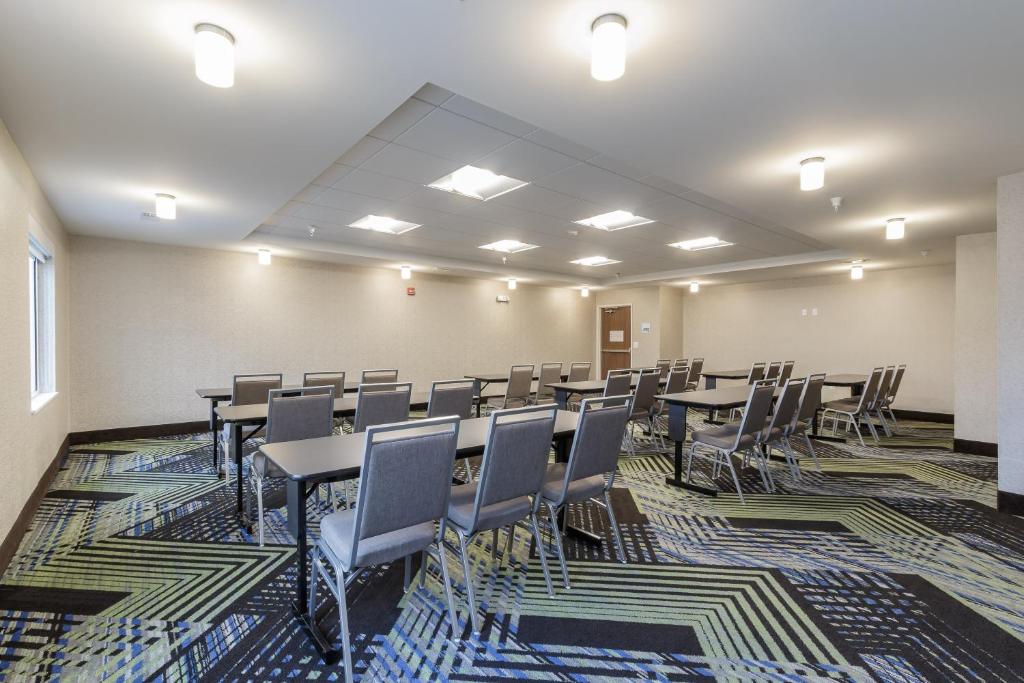 Holiday Inn Express & Suites South Bend - South an IHG Hotel - image 4