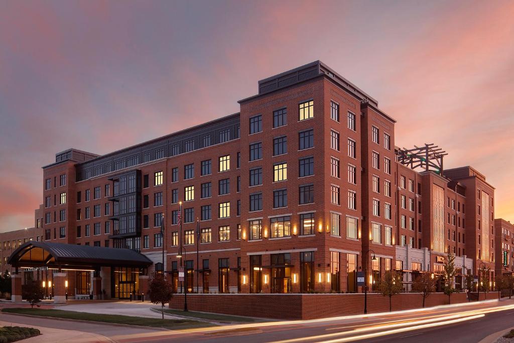 Embassy Suites by Hilton South Bend - image 2