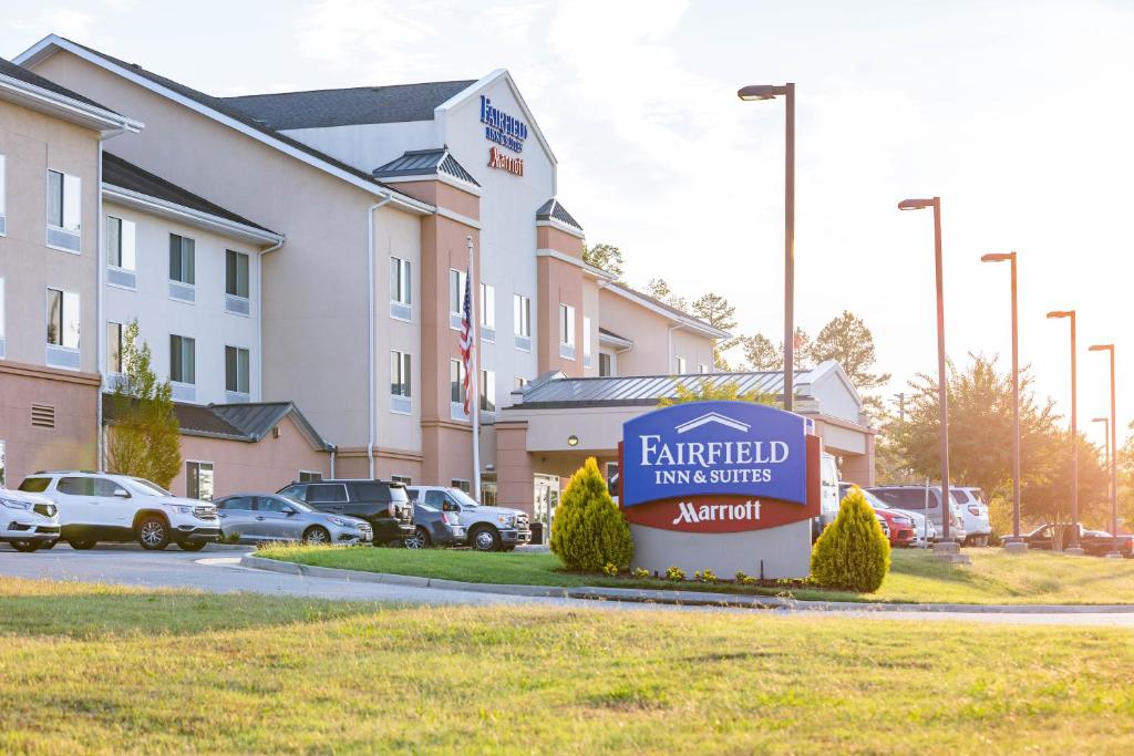 Fairfield Inn and Suites by Marriott South Boston - image 2