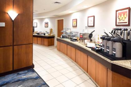 Fairfield Inn and Suites by Marriott South Boston - image 3