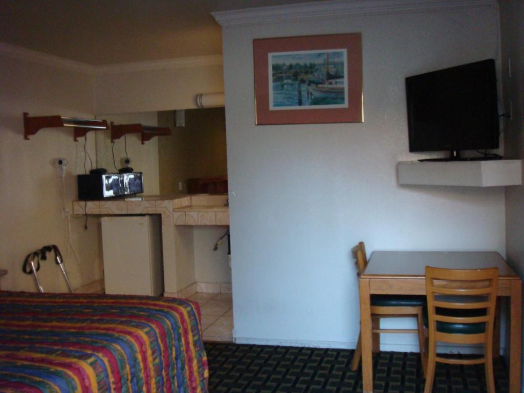 American Inn - image 2