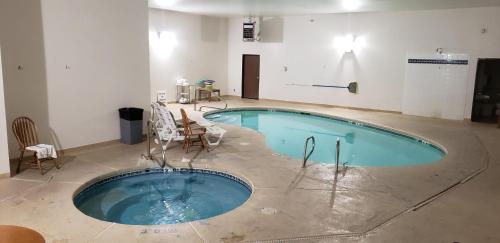 Quality Inn & Suites - image 2