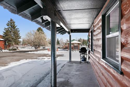 Foothills Lodge and Cabins - main image