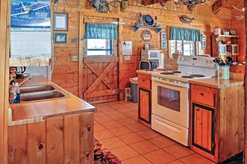 Authentic Cabin with Hot Tub in the San Juan Mtns! - image 3