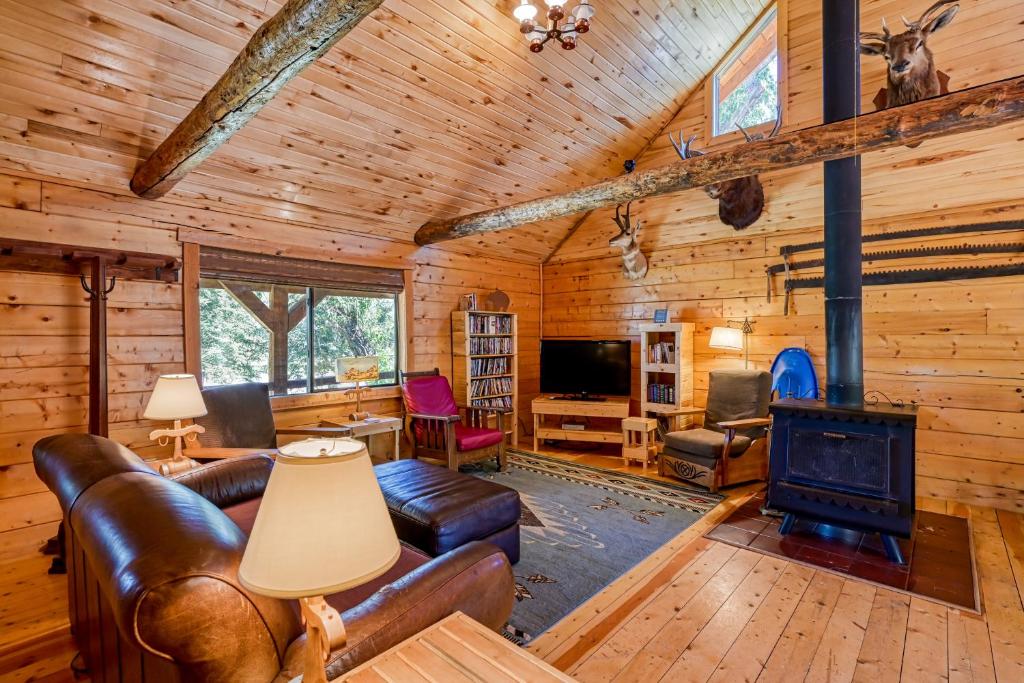 Arapahoe Adventure Cabin - image 2